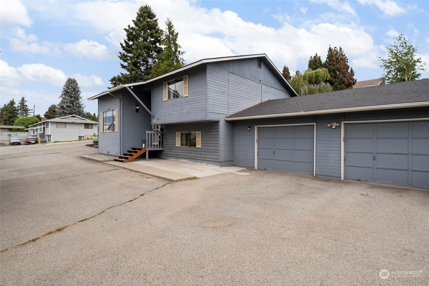 Property Photo:  618 12th Street NE  WA 98802 