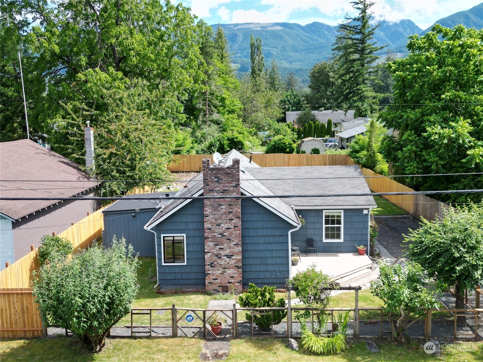 Property Photo:  521 Lewis Avenue  WA 98251 