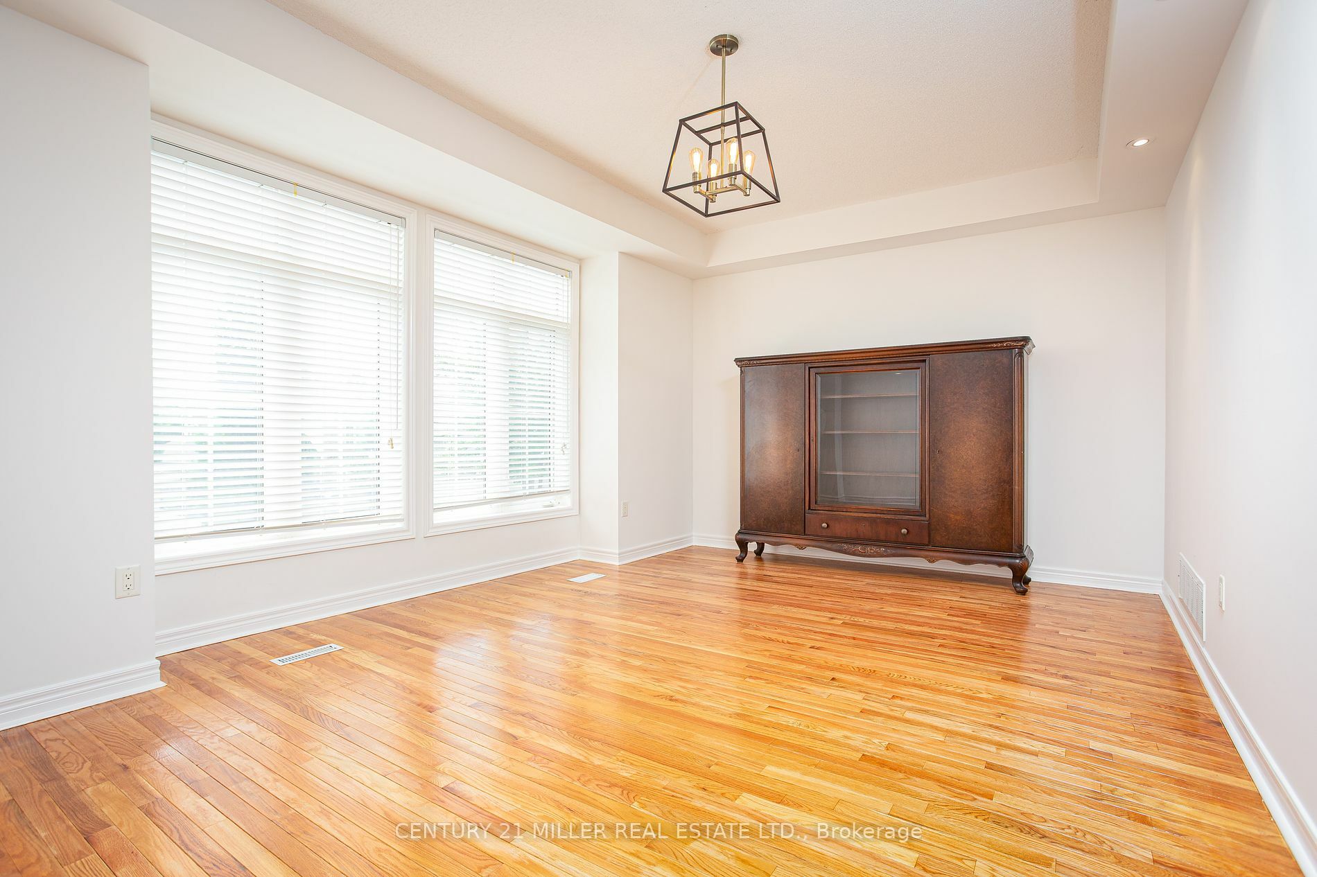 Property Photo:  1267 Dorval Dr 19  ON L6M 3Z5 