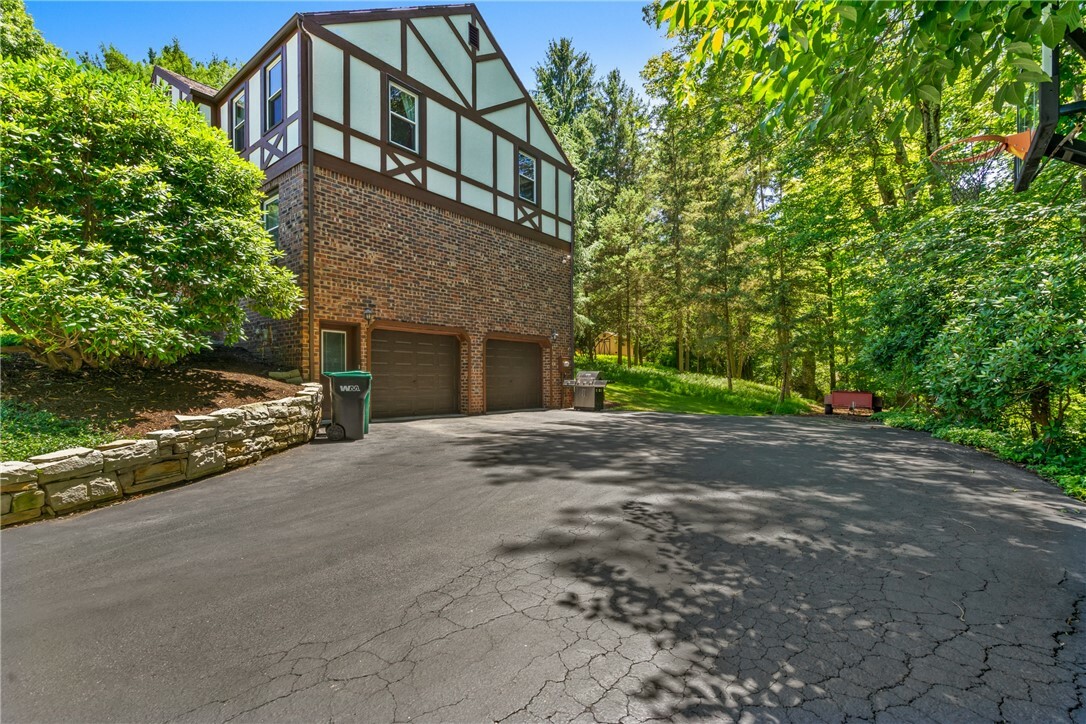 Property Photo:  3212 Fox Run Rd  PA 15101 