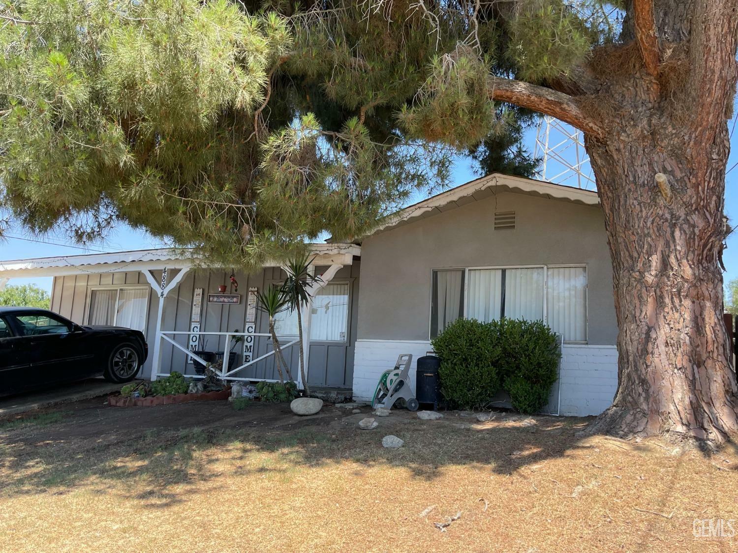 Property Photo:  4884 Greenview Lane  CA 93308 