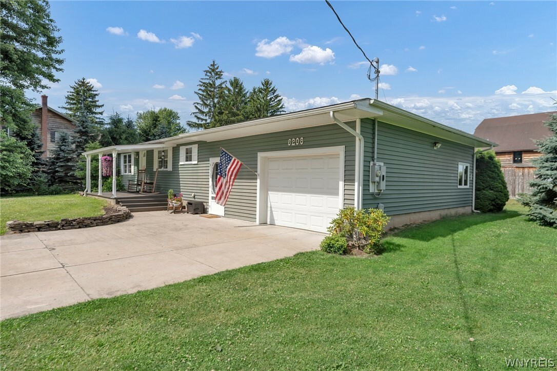 Property Photo:  6208 Royalton Center Road  NY 14001 