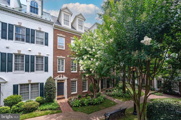 1208 Roundhouse Lane  Alexandria VA 22314 photo