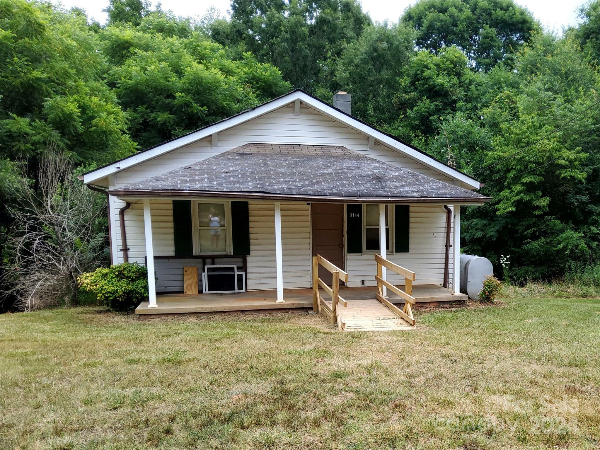 Property Photo: 3144 Wilkinson Cove Lane NC 28168
