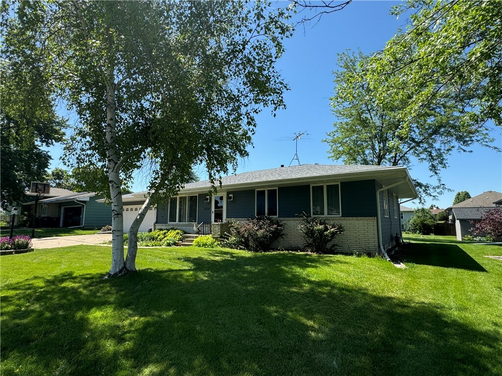 Property Photo:  404 Prairie Drive  IA 50170 