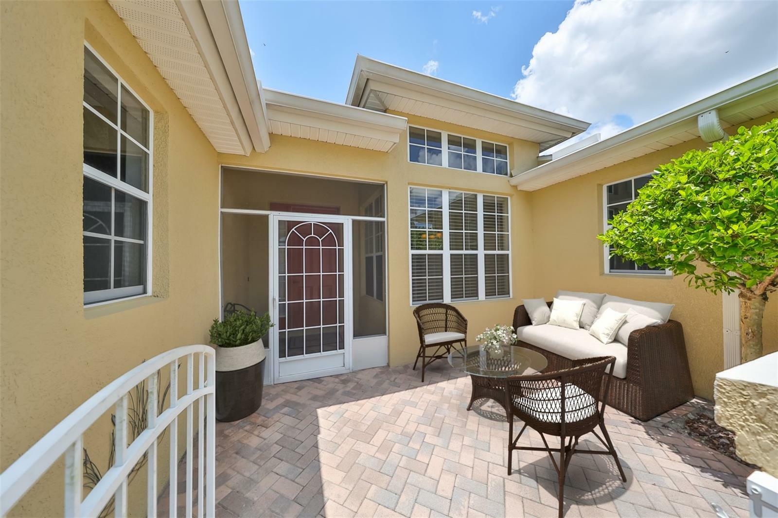 Property Photo:  2452 Kensington Greens Drive  FL 33573 