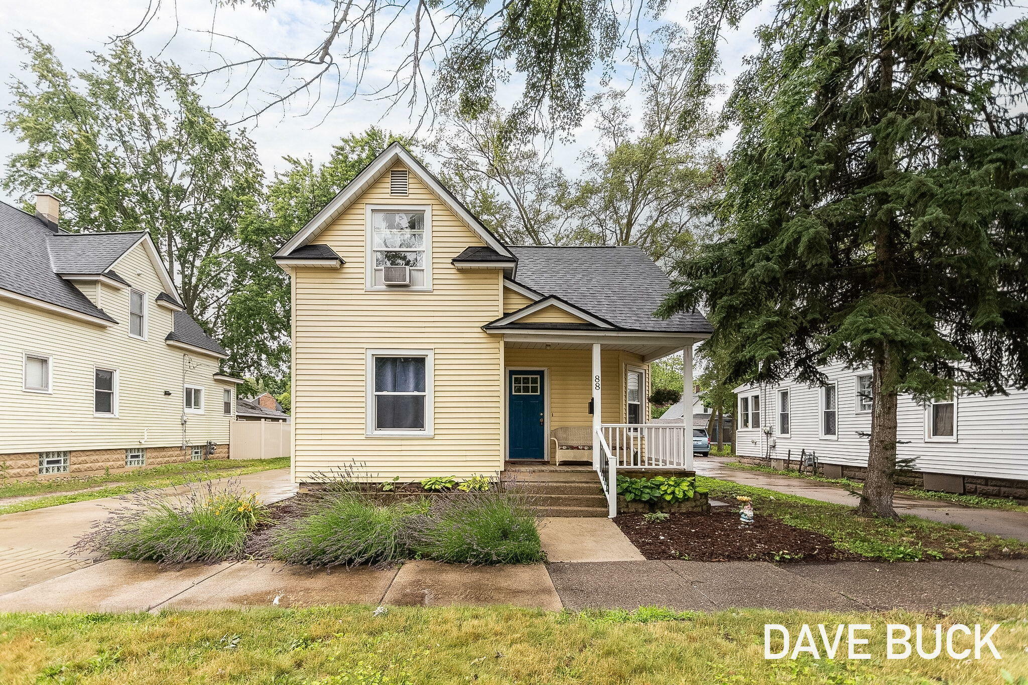 Property Photo:  88 E 18th Street  MI 49423 