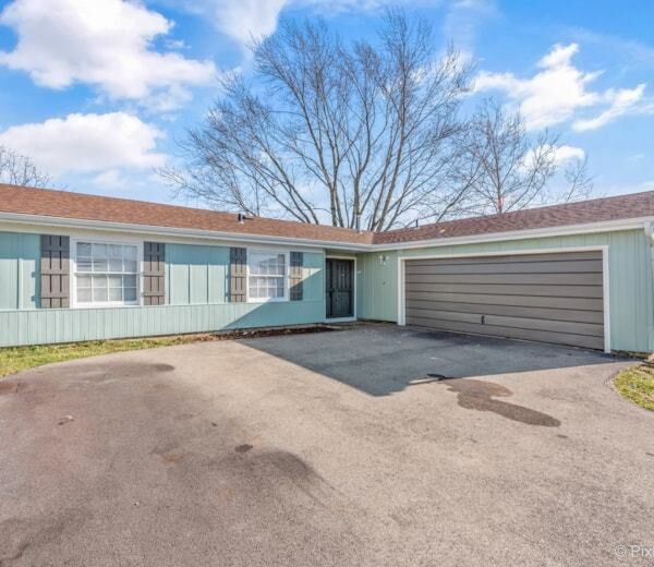 Property Photo:  222 Lexington Drive  IL 60440 