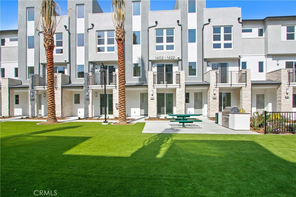 Property Photo: 1410 W Bushell Street CA 92805