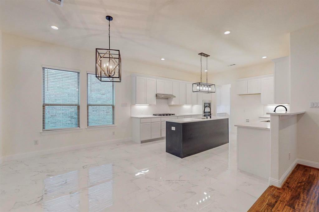 Property Photo:  2820 Fountain View Boulevard  TX 75104 