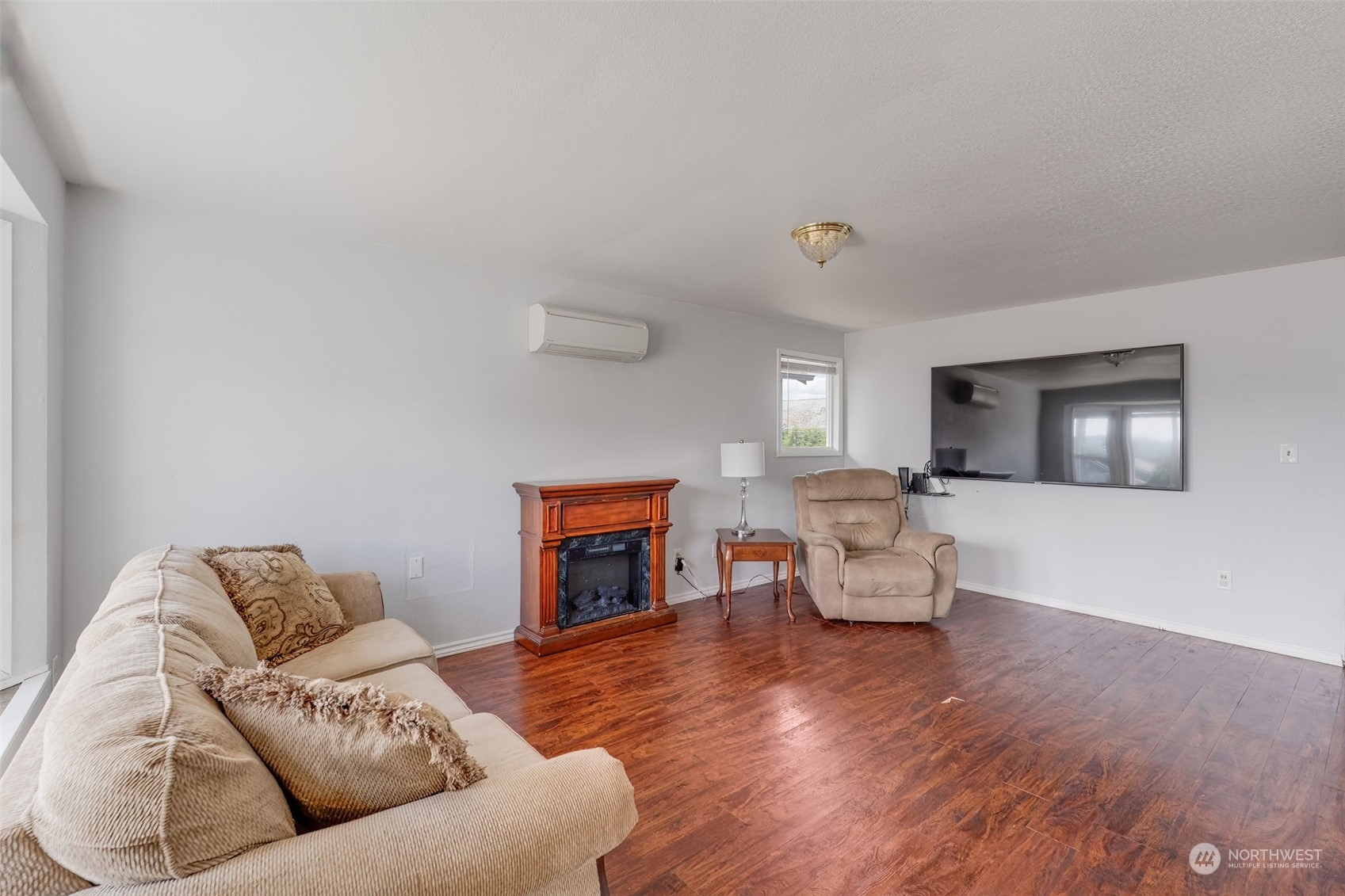 Property Photo:  435 S 2nd Street  WA 98612 