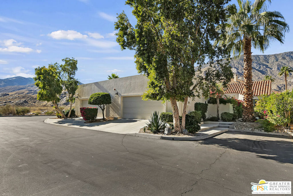 Property Photo: 2951 Zamora Court CA 92264