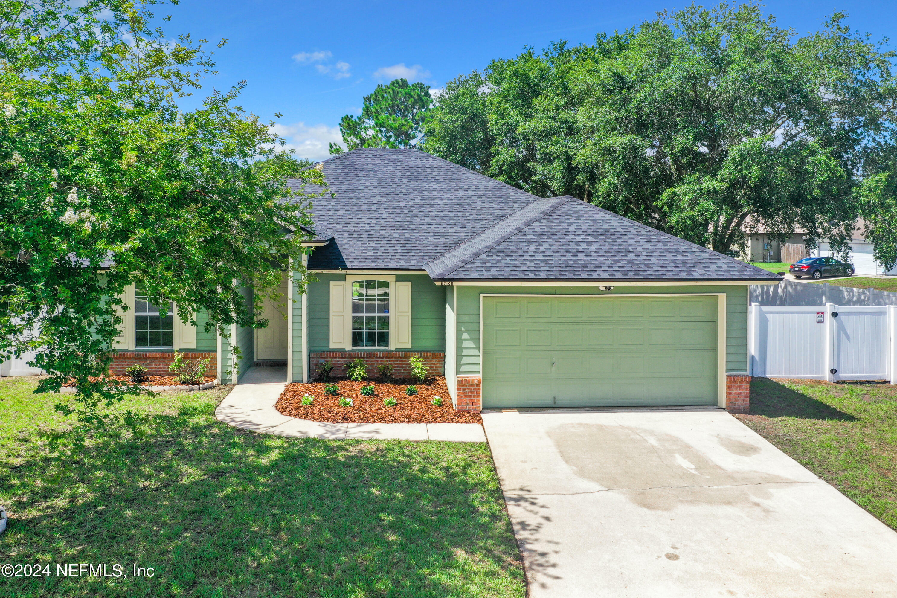 Property Photo:  8528 Star Leaf Court  FL 32210 