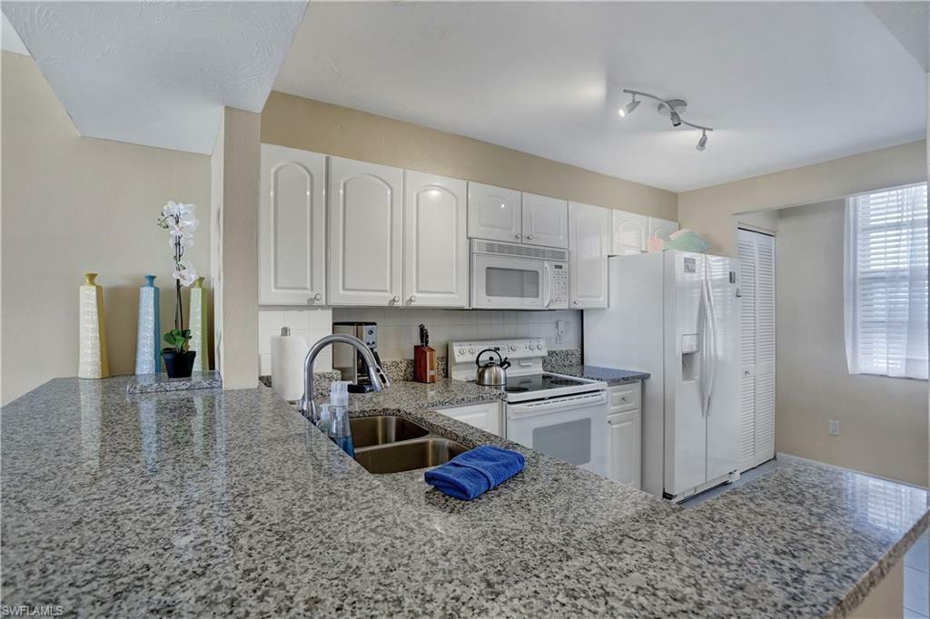 Property Photo:  380 Seaview Ct 404  FL 34145 