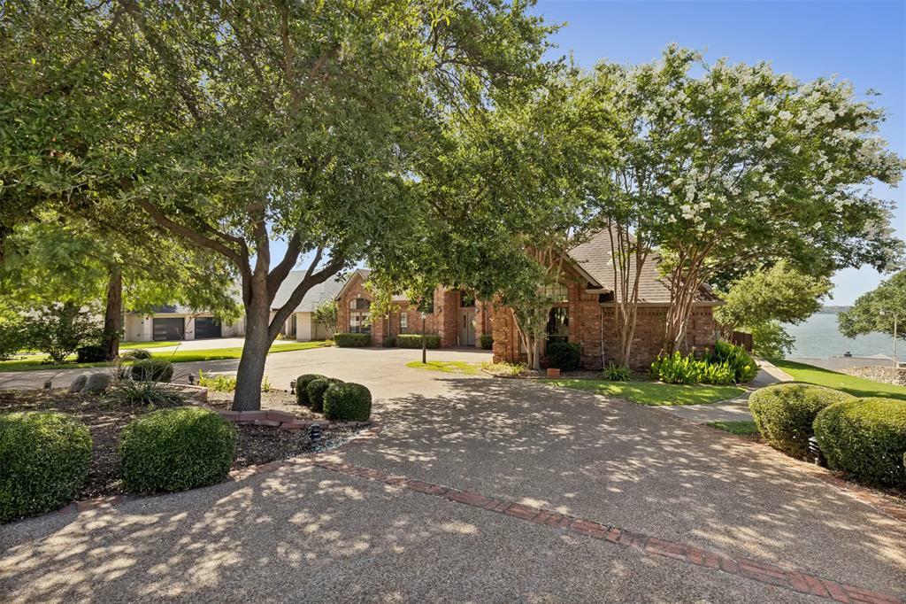 Property Photo:  4009 Crescent Drive  TX 76049 