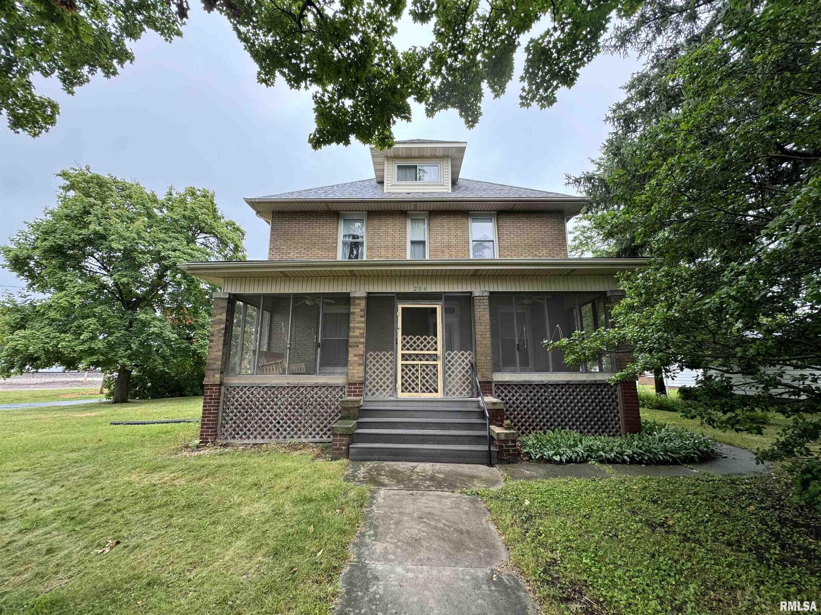 Property Photo:  204 W Cortland Street  IL 61415 