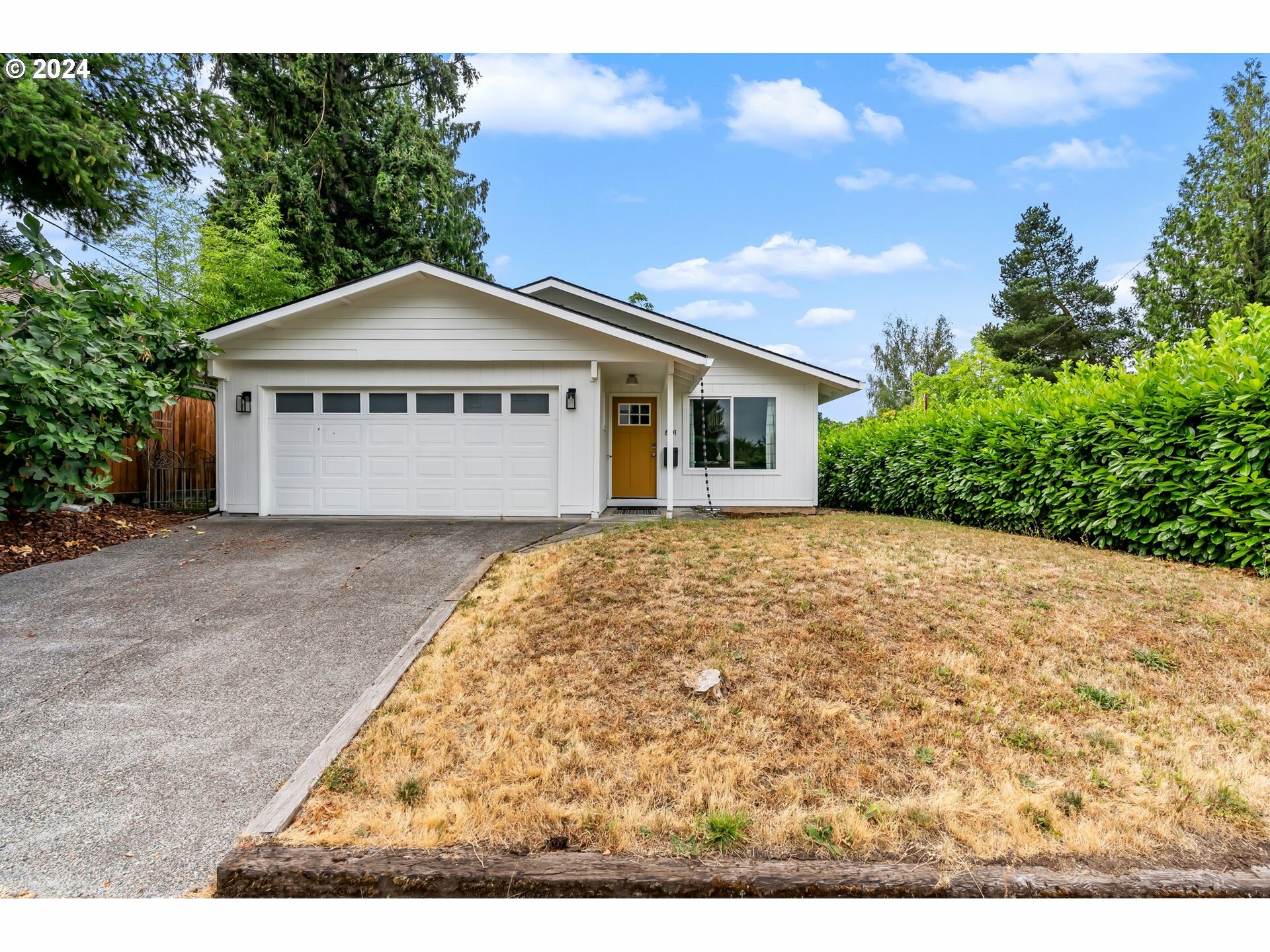 Property Photo:  801 E 22nd St  WA 98663 