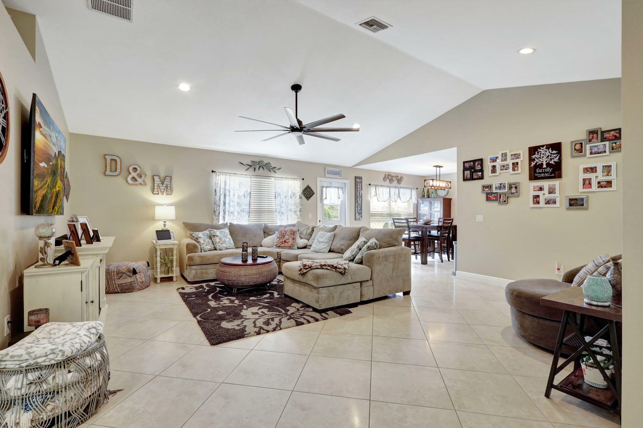 Property Photo:  444 SE Inwood Avenue SE  FL 34984 