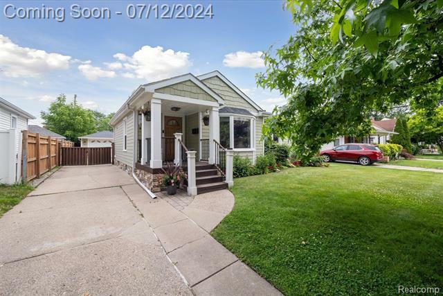 Property Photo:  1711 Kalama Avenue  MI 48067 