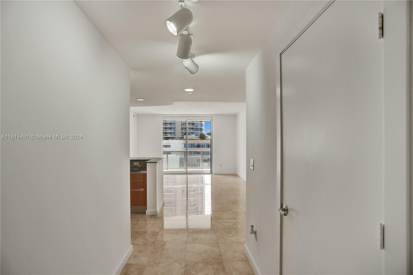 Property Photo:  1060 Brickell Ave 1703  FL 33131 