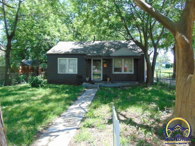 1029 SE Pinecrest Dr  Topeka KS 66605 photo