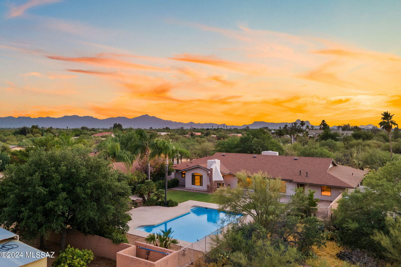 Property Photo: 9460 N Calle El Milagro AZ 85737