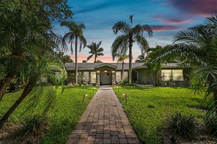 Property Photo: 3225 Rosery Road NE FL 33771
