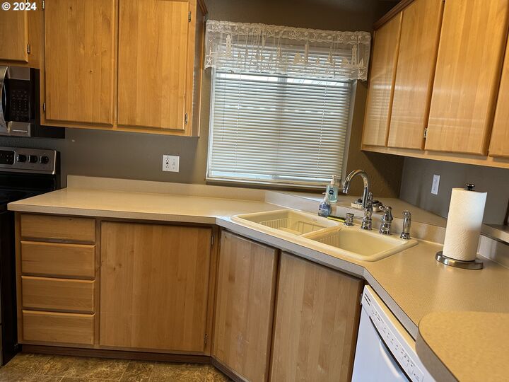 Property Photo: 15889 Sunset Strip 53 OR 97415
