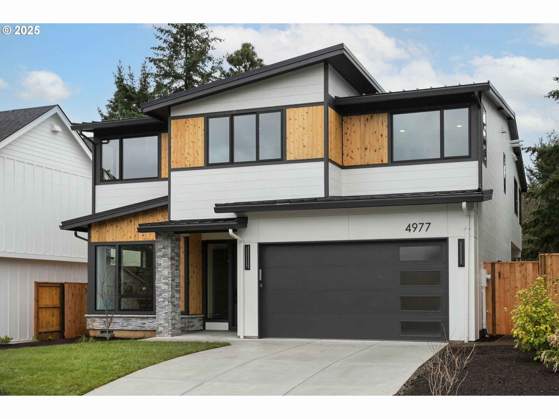 Property Photo: 4977 Summit St OR 97068