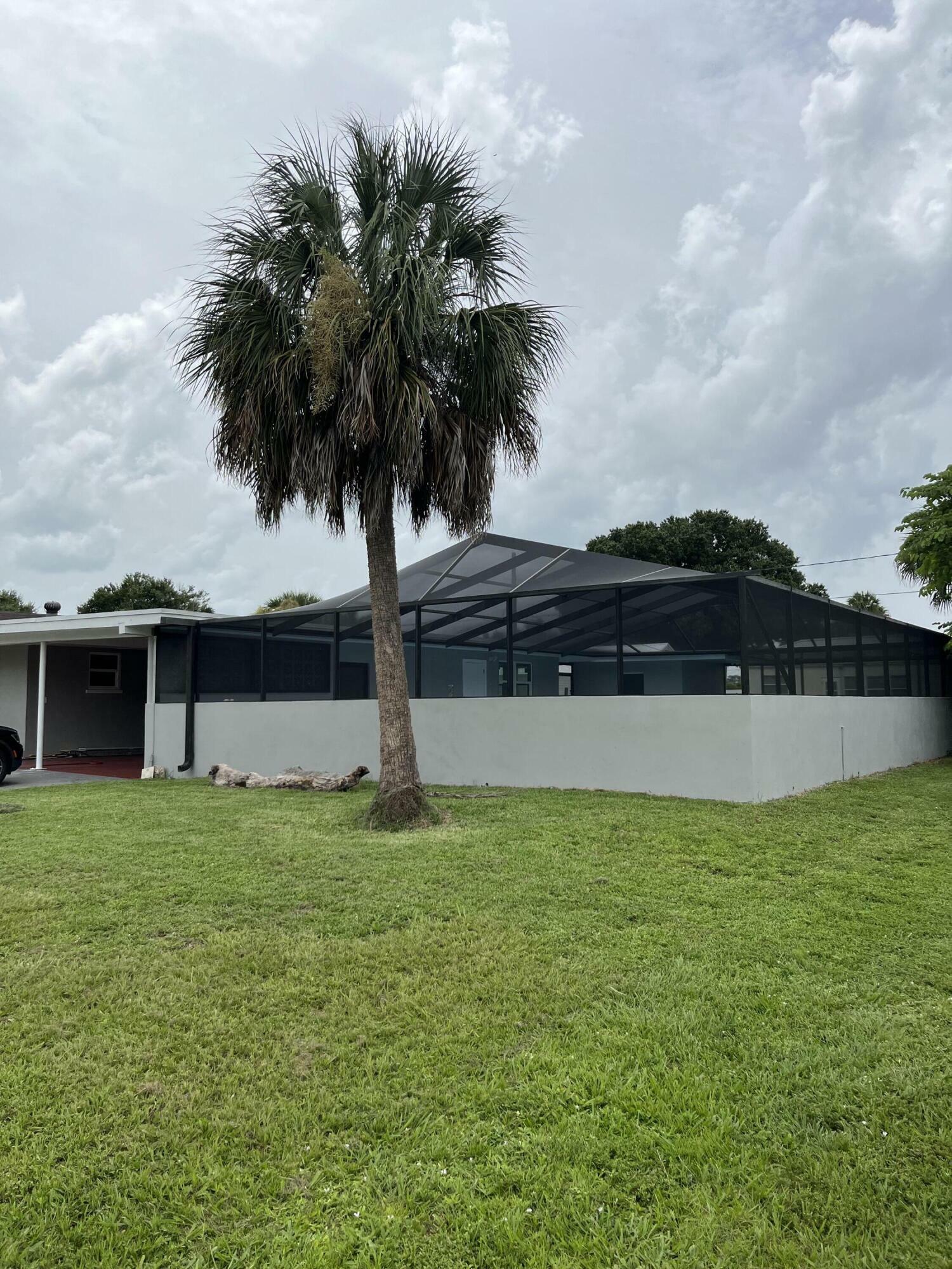 Property Photo:  623 E Pasadena Avenue  FL 33440 