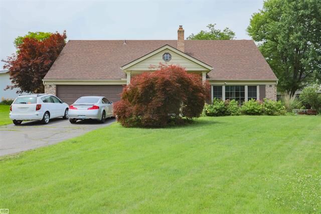 Property Photo:  8693 Hedgeway Drive  MI 48317 