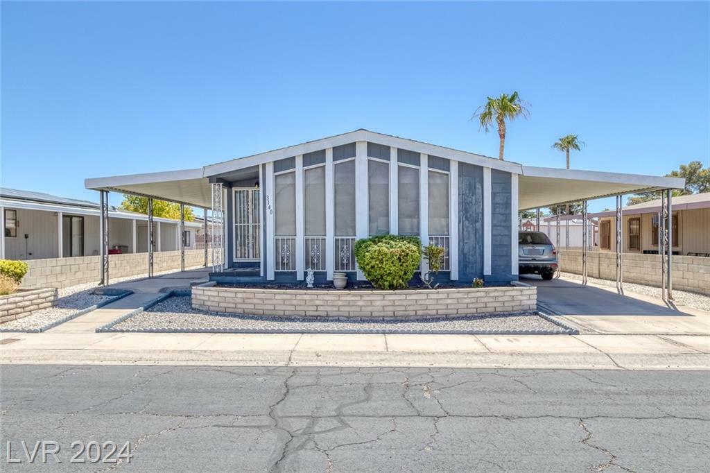 Property Photo: 3140 Bellavista Lane NV 89122