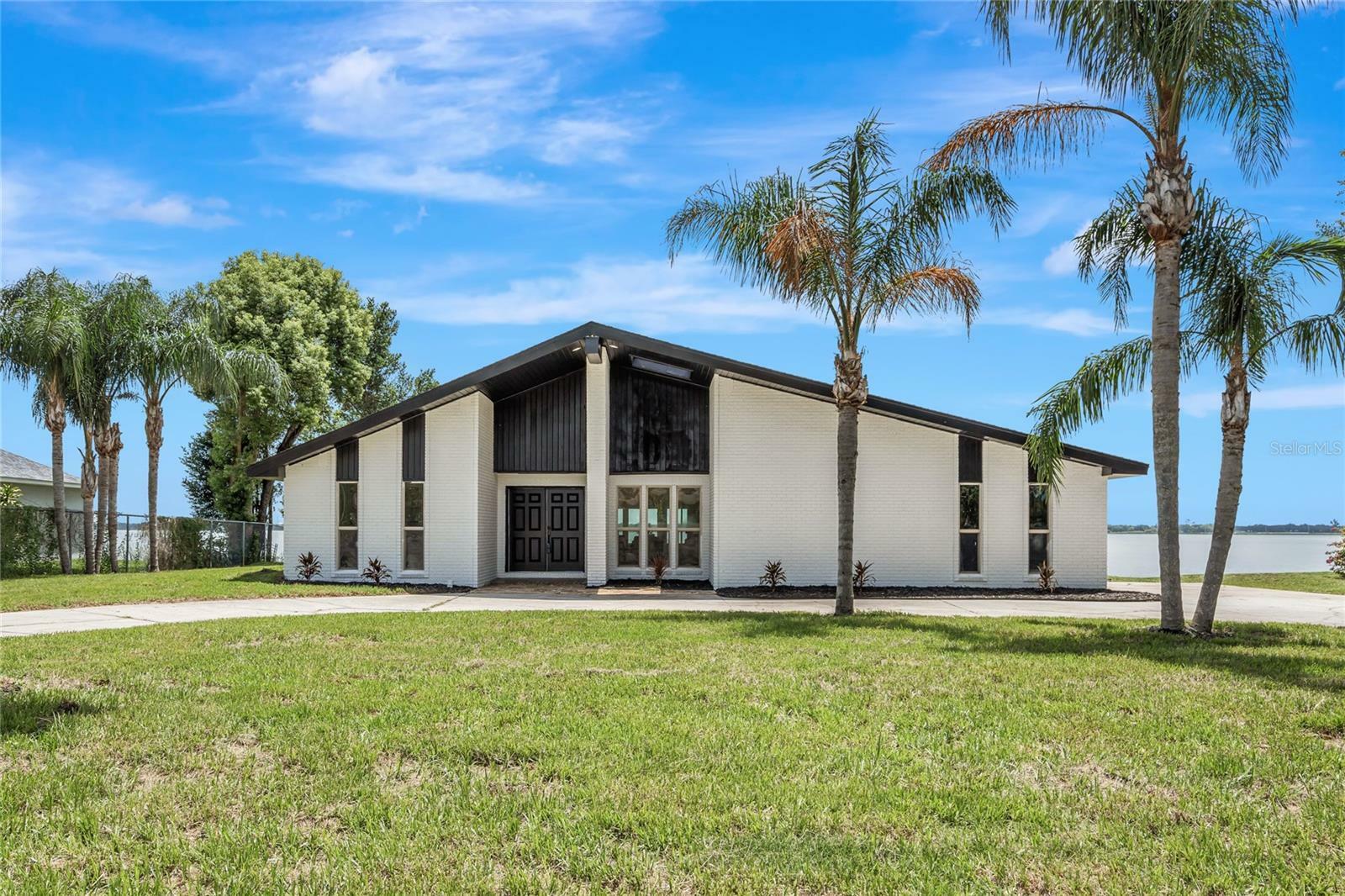 Property Photo:  1418 Edgewater Beach Drive  FL 33805 