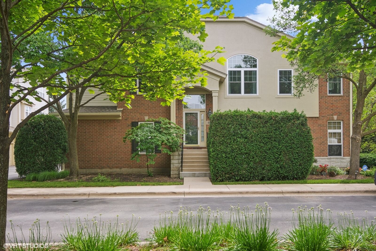 Property Photo: 501 S Commons Court 501 IL 60015