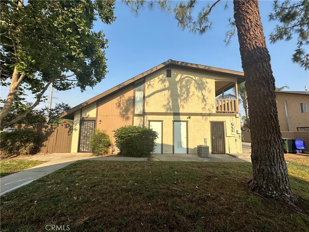 Property Photo:  9831 Cypress Avenue  CA 92503 