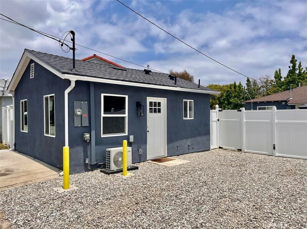 Property Photo:  825 Acacia Ave.  CA 90501 