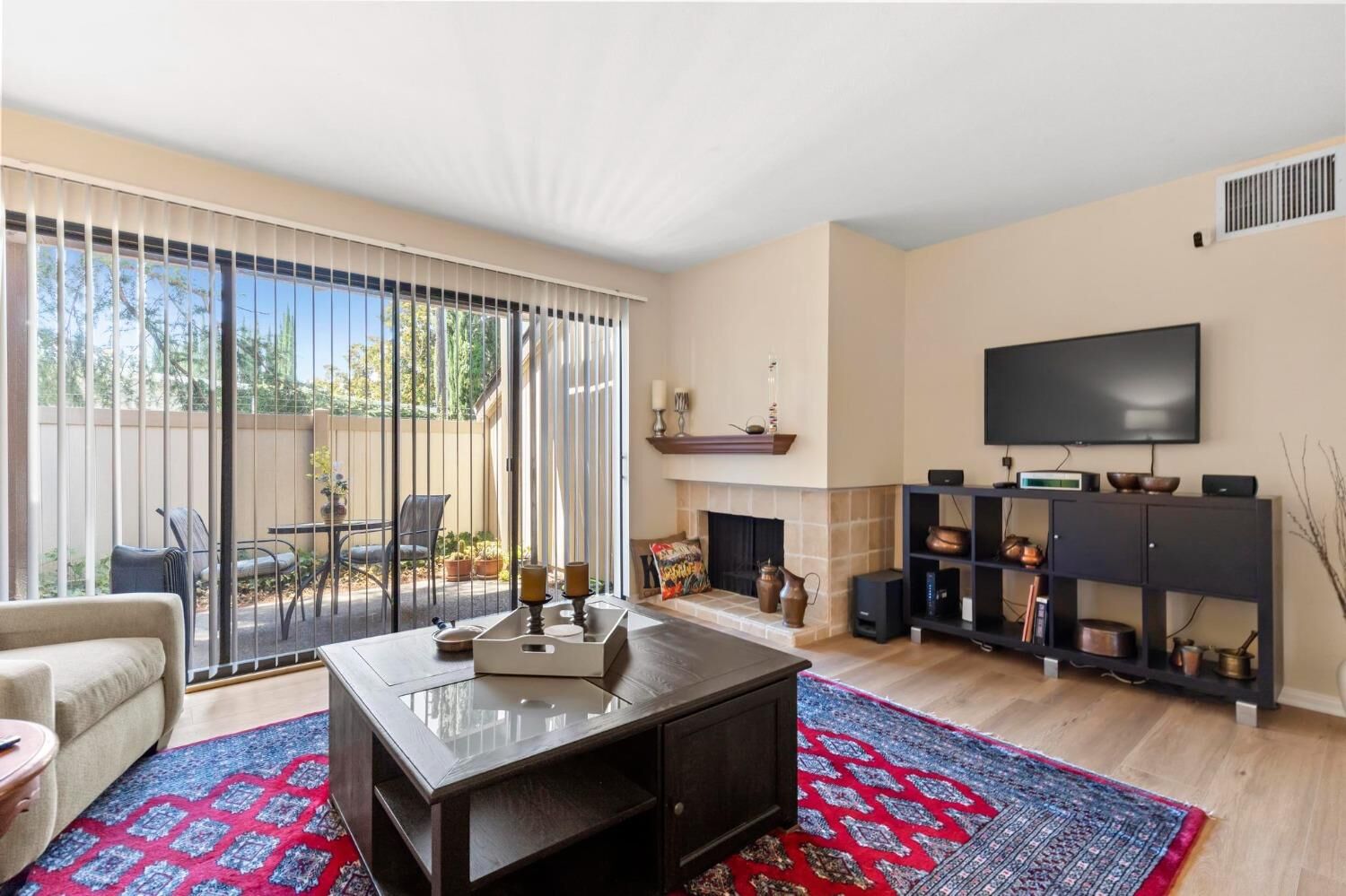 Property Photo: 528 Woodside Oaks 5 CA 95825