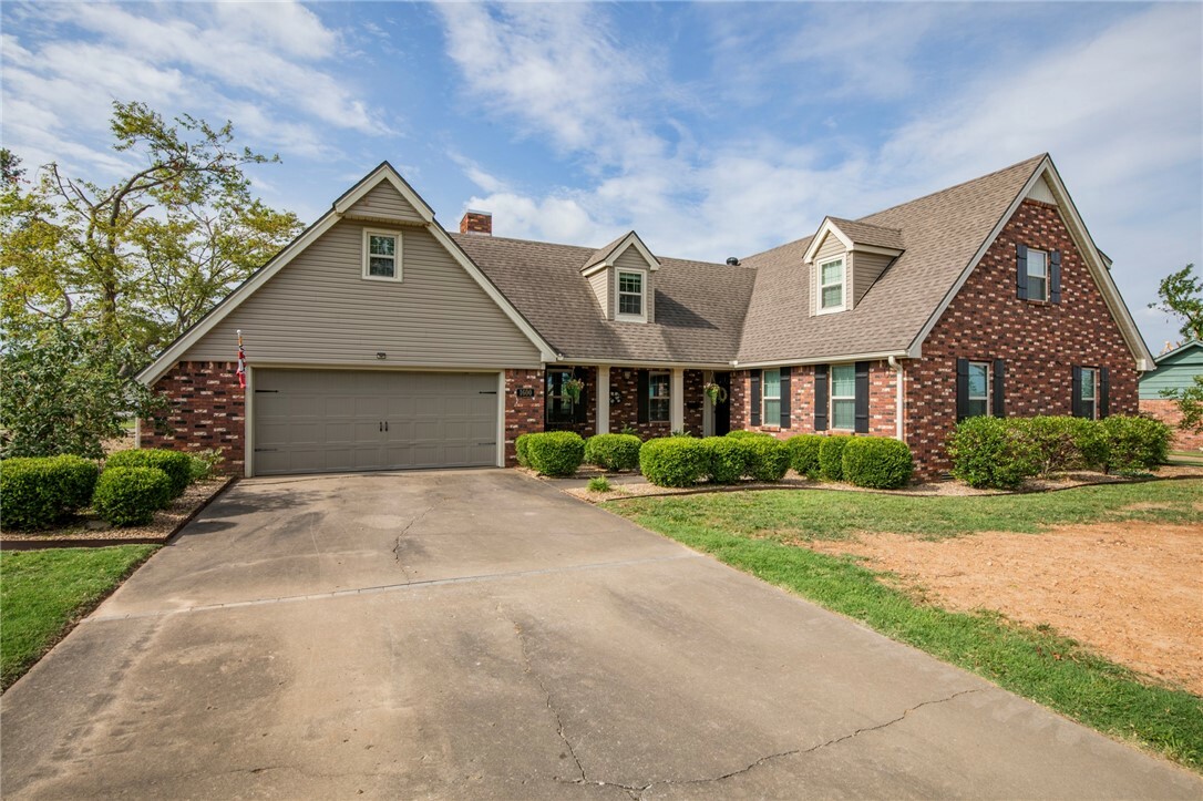 Property Photo:  1600 W Dogwood Street  AR 72758 