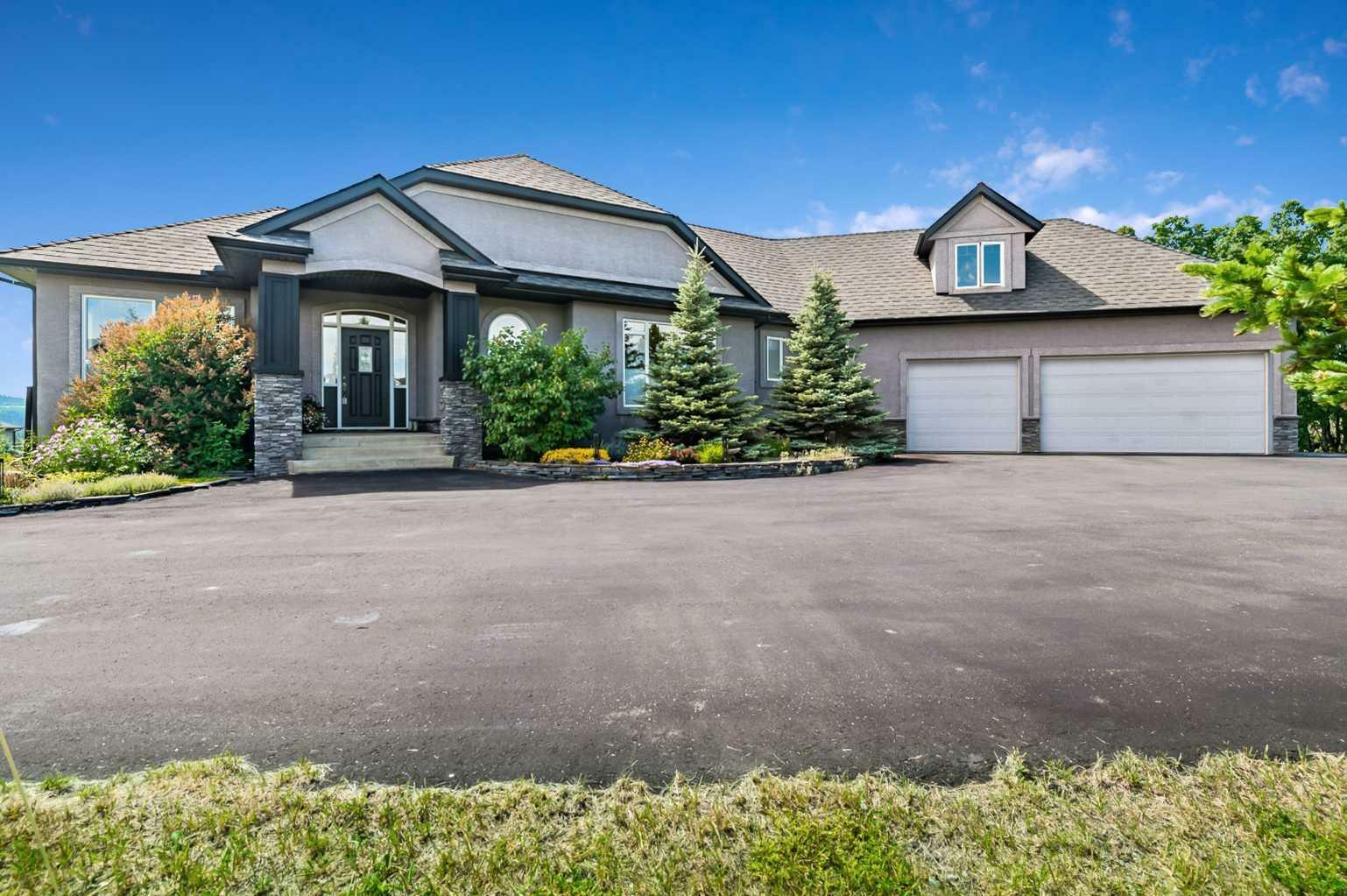 Property Photo: 58 Ranchers Hill Road AB T0L 1W2