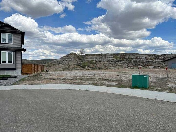 Property Photo: 176 10 Avenue SE AB T0J 0Y6