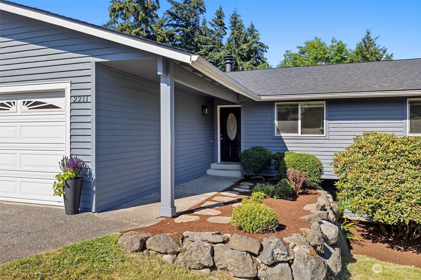 Property Photo:  2211 121st Avenue SE  WA 98005 