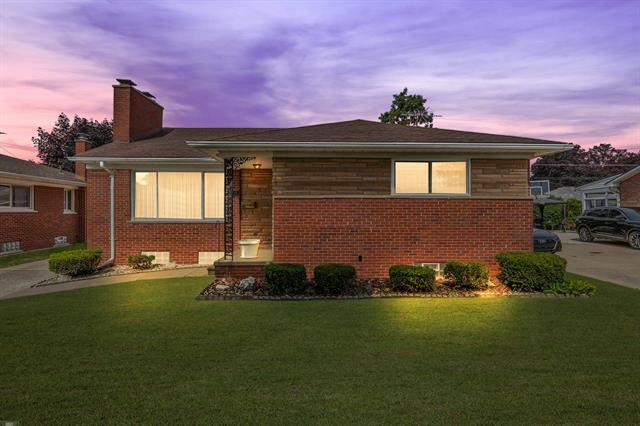 Property Photo: 5715 Rouge Circle MI 48127