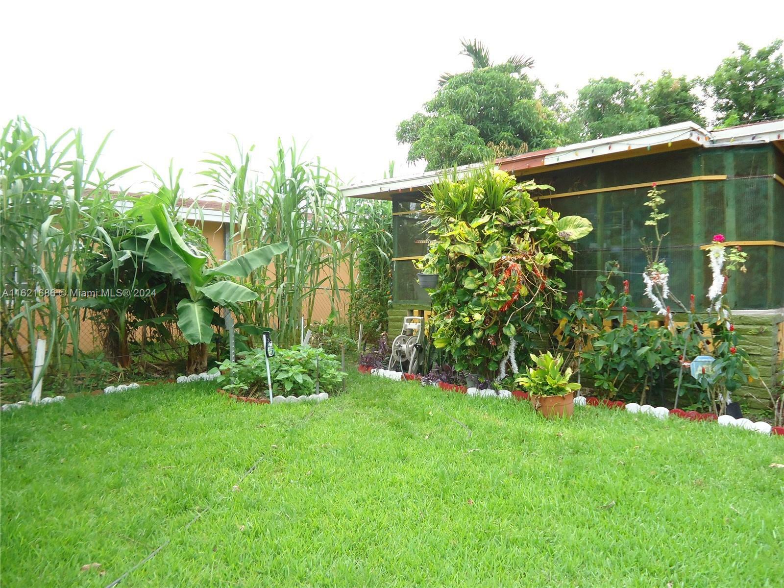 Property Photo:  904 NE 164th St  FL 33162 