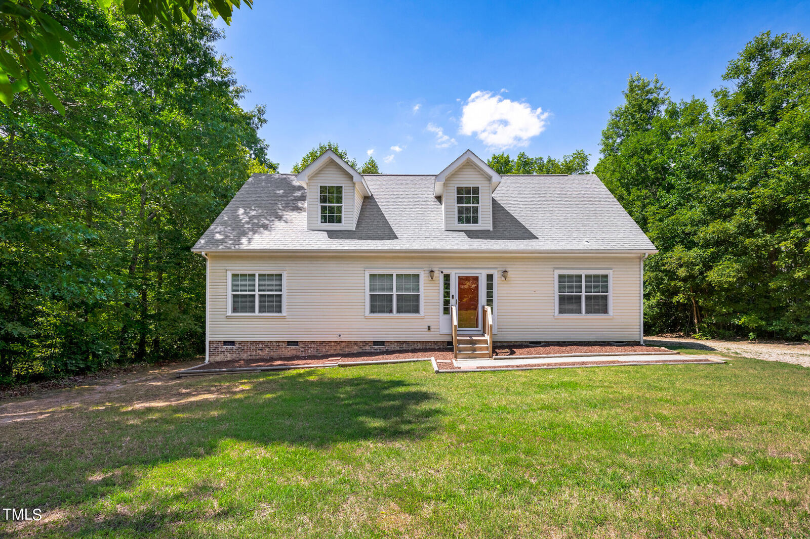 Property Photo: 4011 Shadybrook Drive NC 27544