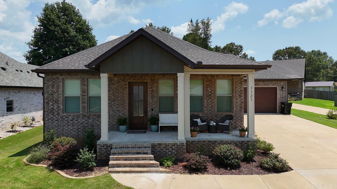 Property Photo:  1121 Essex Drive  AR 72019 