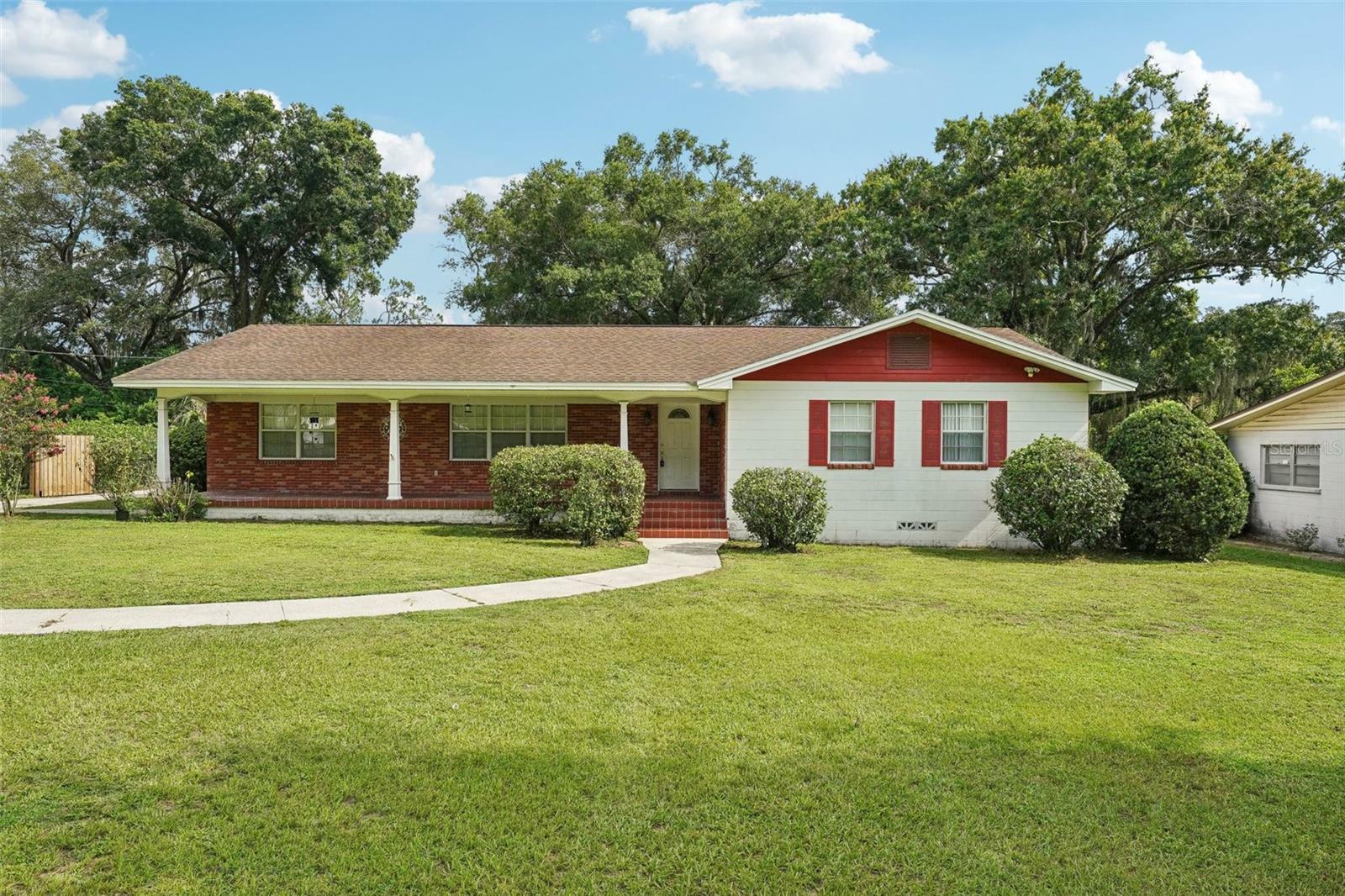 Property Photo:  505 W Devane Street  FL 33563 