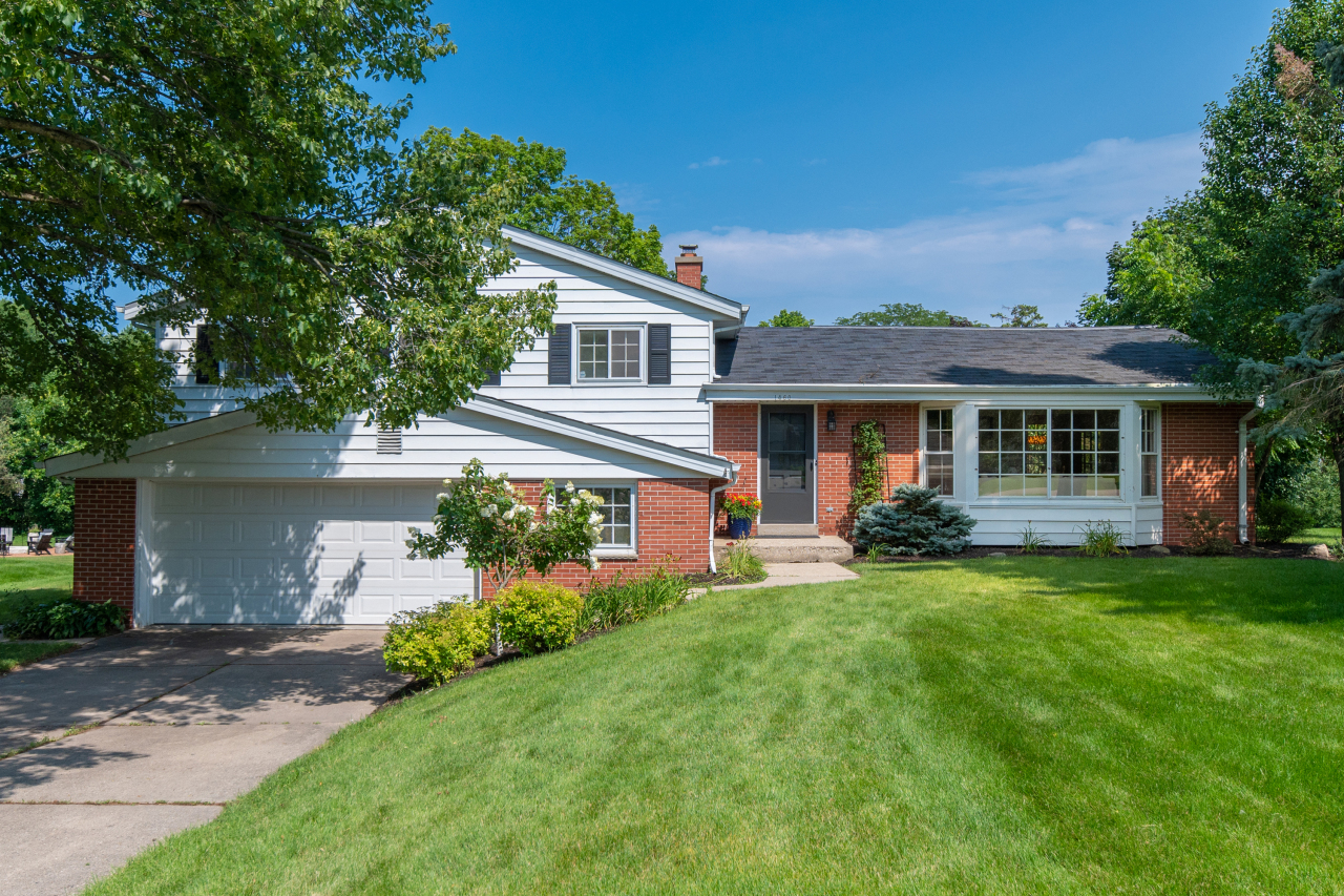 Property Photo: 1460 Fairhaven Blvd WI 53122
