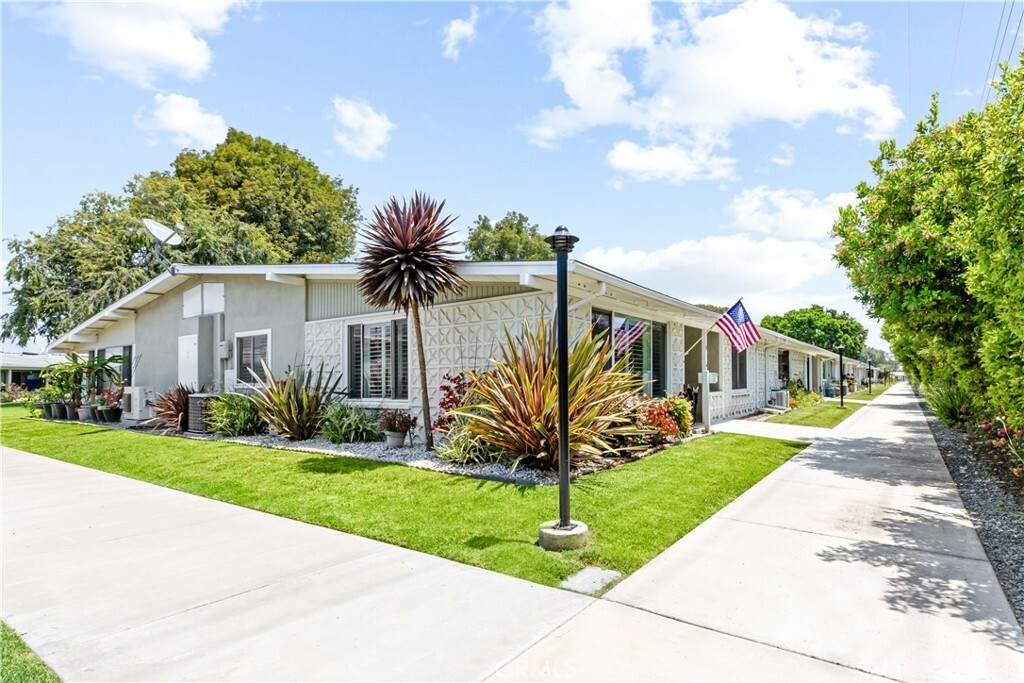 Property Photo:  1620 Monterey Road M2-12 F  CA 90740 