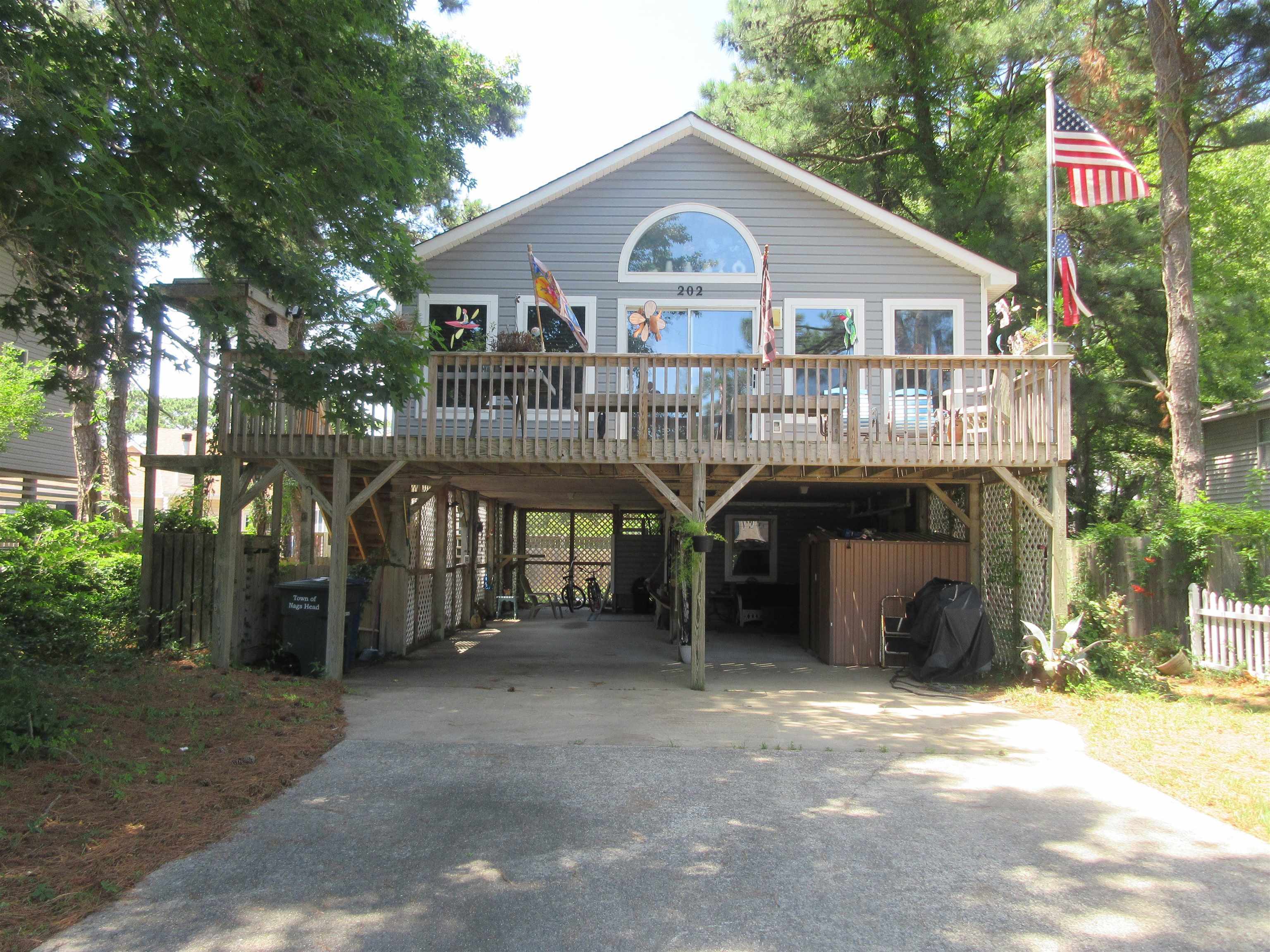 Property Photo:  202 W Lost Colony Drive  NC 27959 