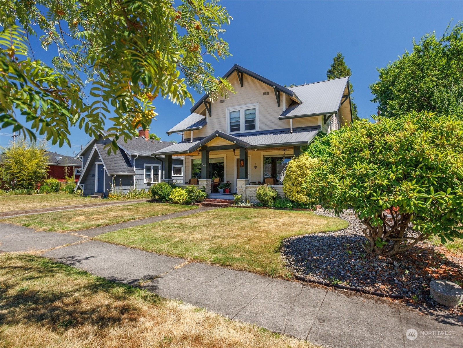 Property Photo:  924 E Street  WA 98531 